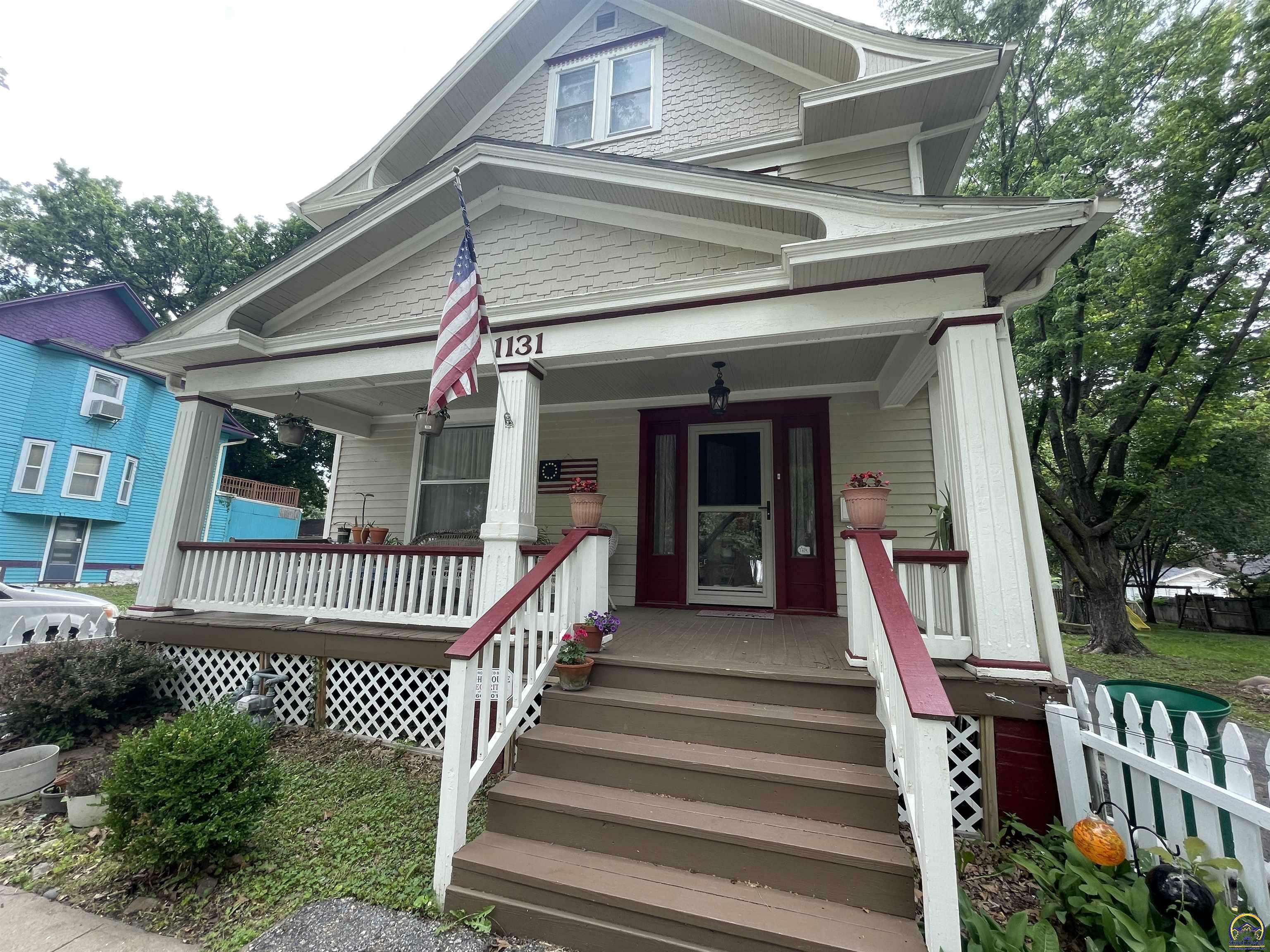 Property Photo: 1131 SW Western Ave KS 66604