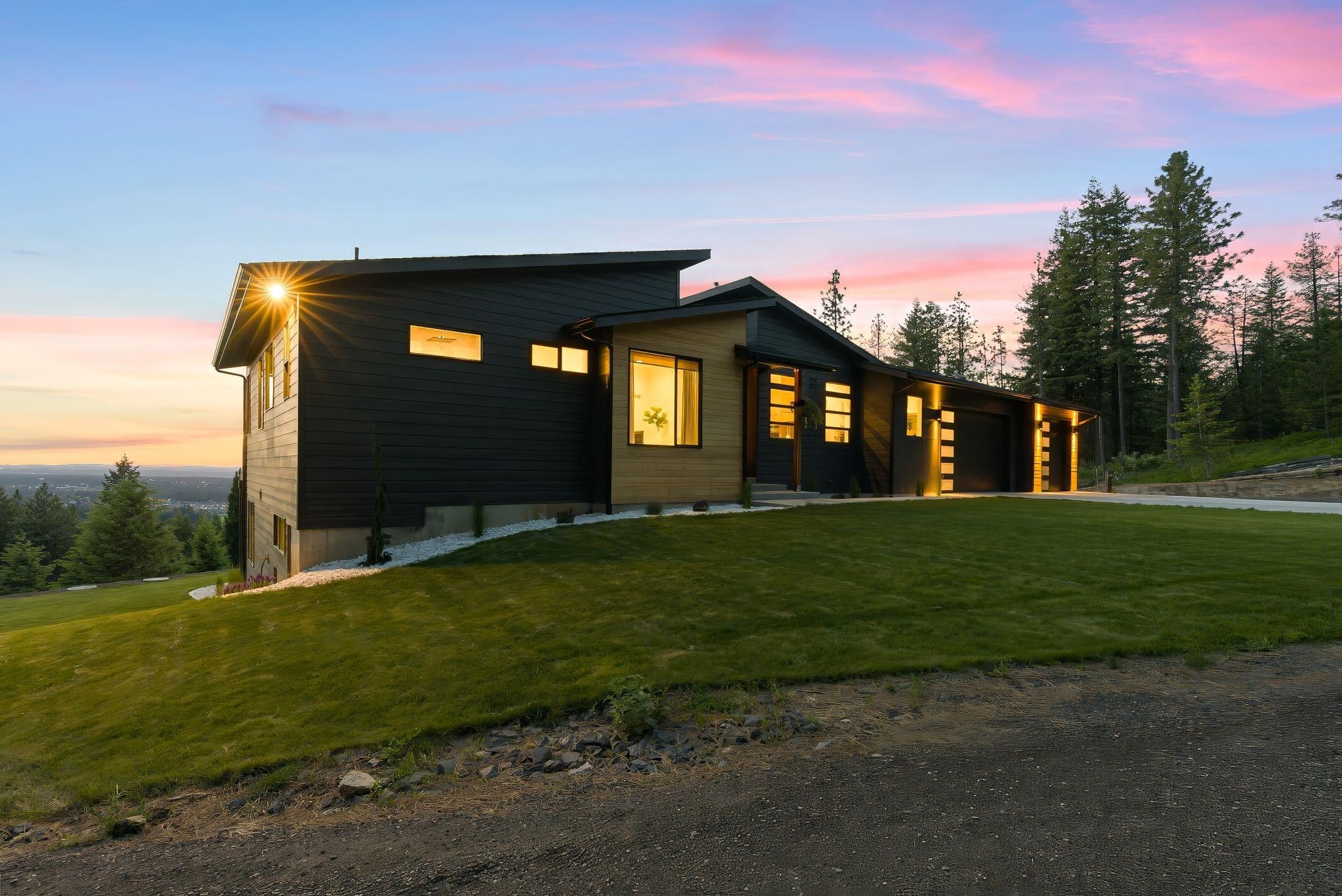 5101 S Girard Ln  Spokane WA 99223 photo