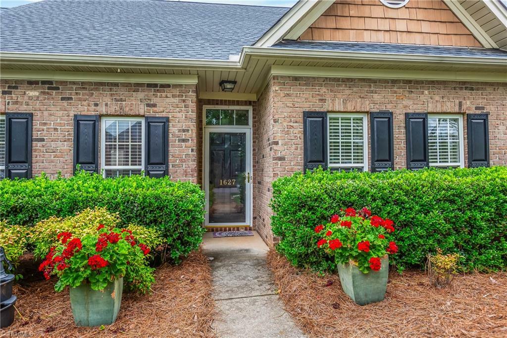 Property Photo: 1627 Crestlawn Trail NC 27040