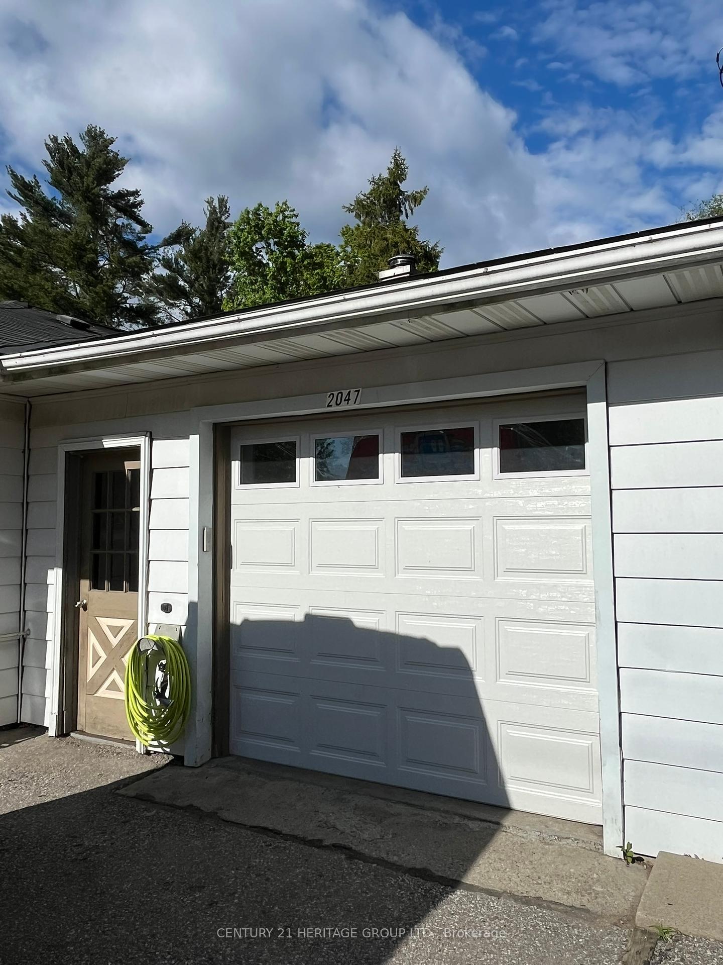 Property Photo: 2047 Inglewood Drive ON L9S 1Z1