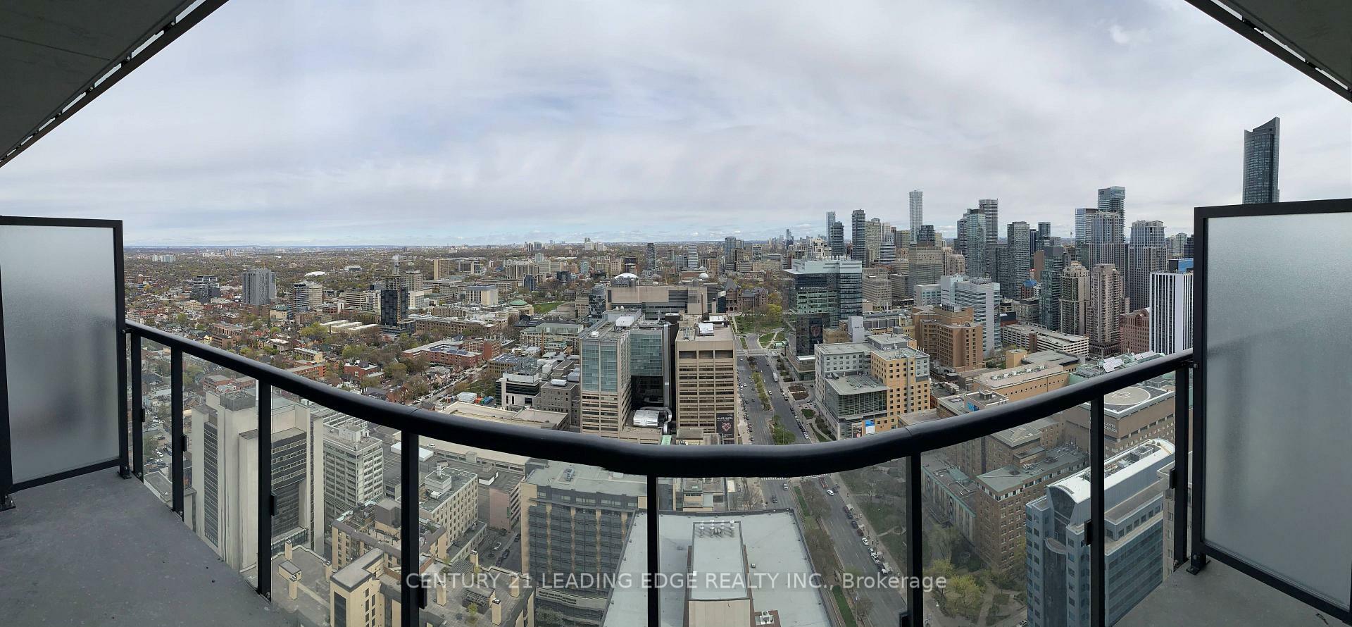 Photo de la propriété: 488 University Avenue 3301 ON M5G 0C1