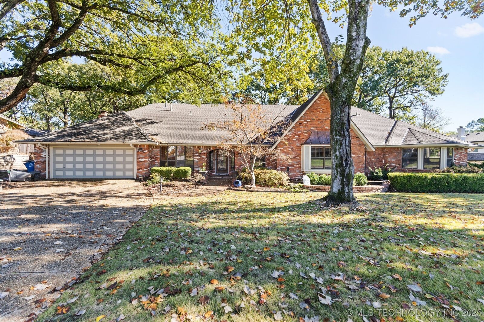 Property Photo: 10323 S 66th OK 74133