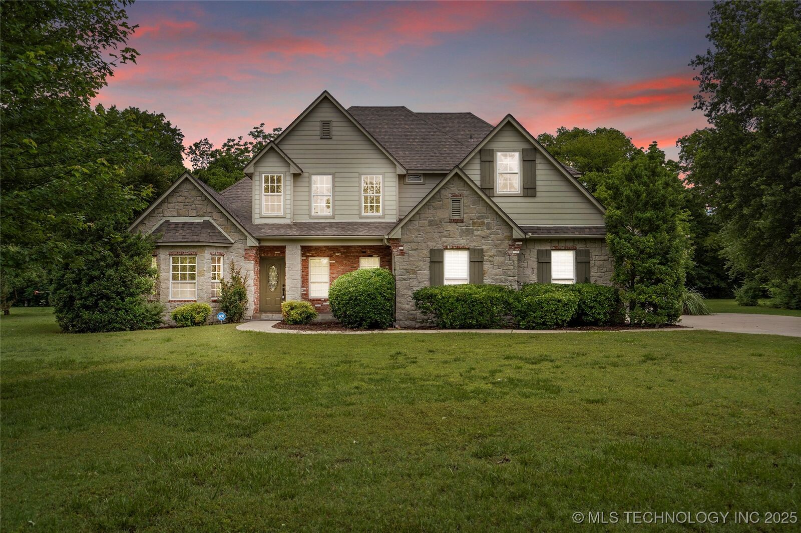 Property Photo: 13041 E 67th Street OK 74012