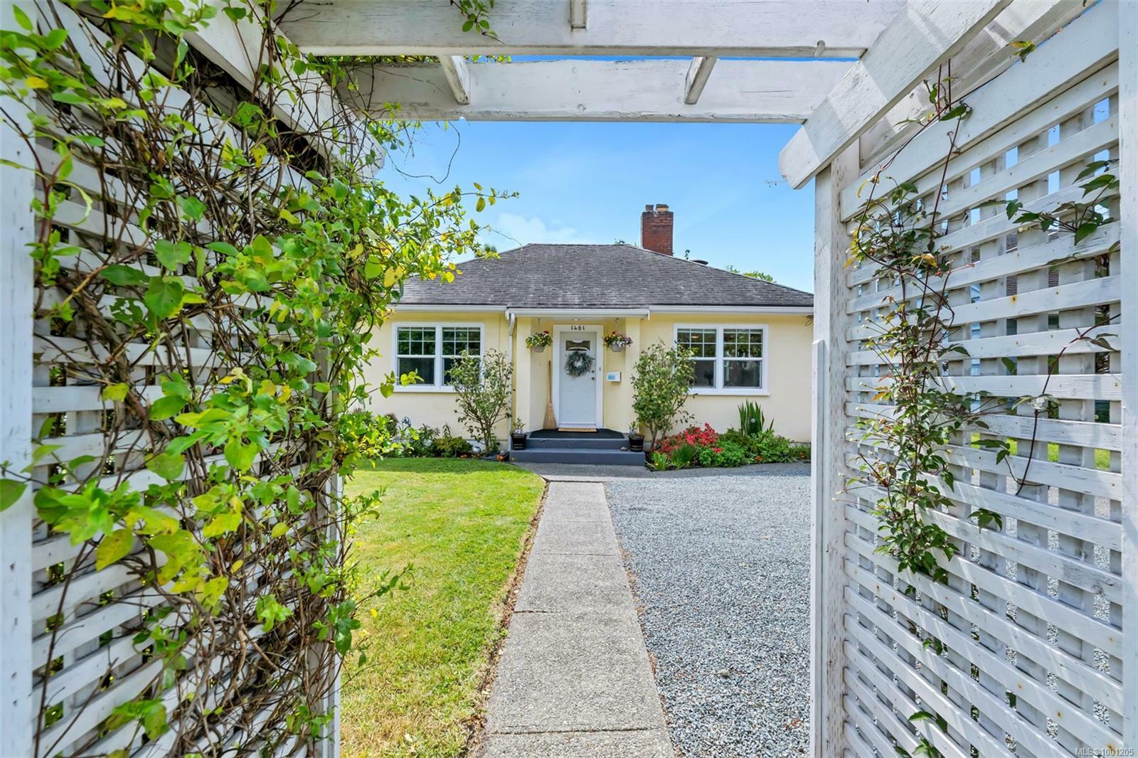 Property Photo: 1461 Hillside Ave BC V8T 2B9