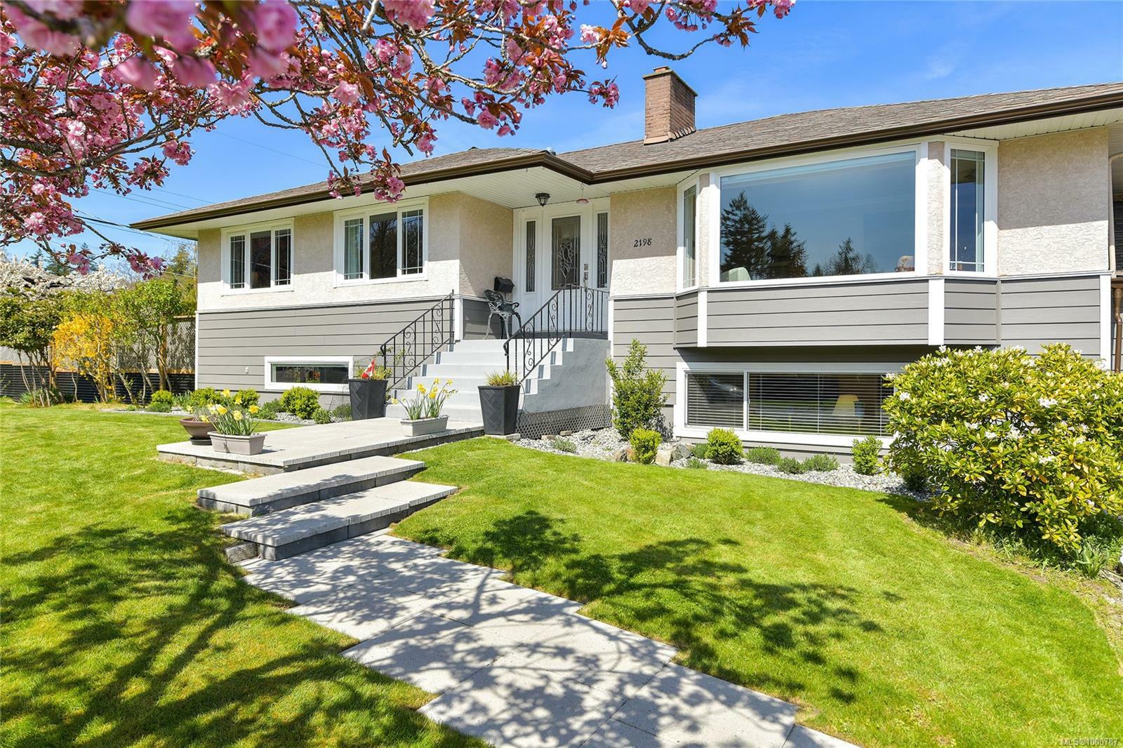 Photo de la propriété:  2198 Kendal Ave  BC V8P 1S2 