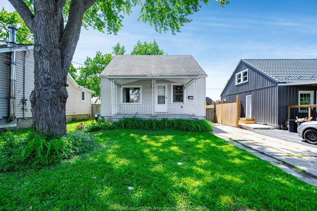 1359 Elm Avenue  Windsor ON N8X 2B7 photo
