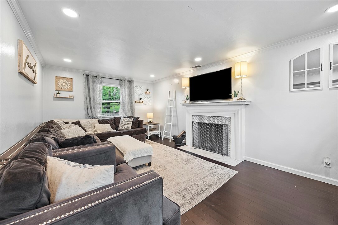 Property Photo: 330 Earlwood Rd PA 15235