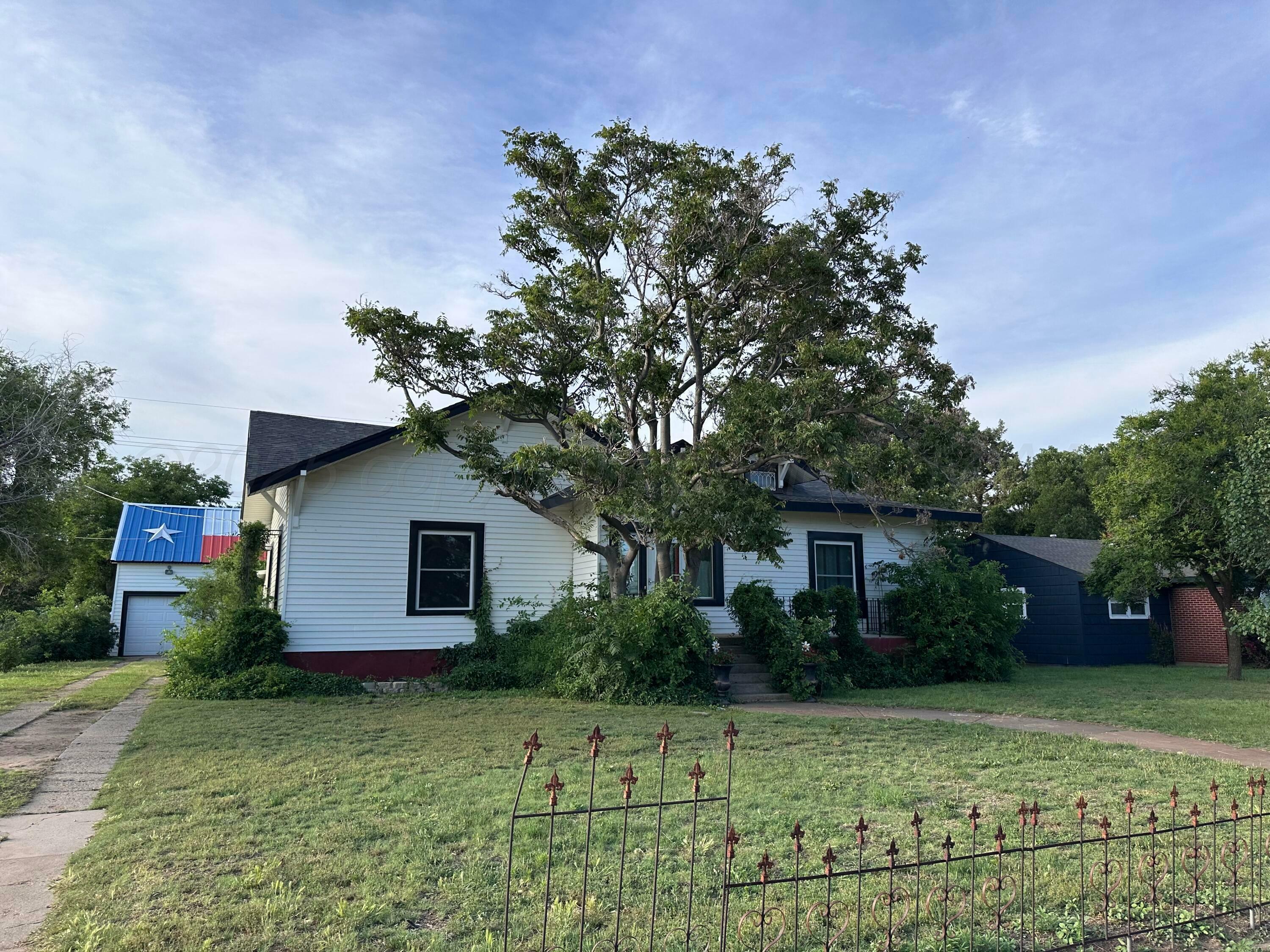 Property Photo: 1303 3rd Avenue TX 79015