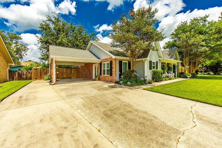 Property Photo:  204 Lake Crescent Circle  LA 70360