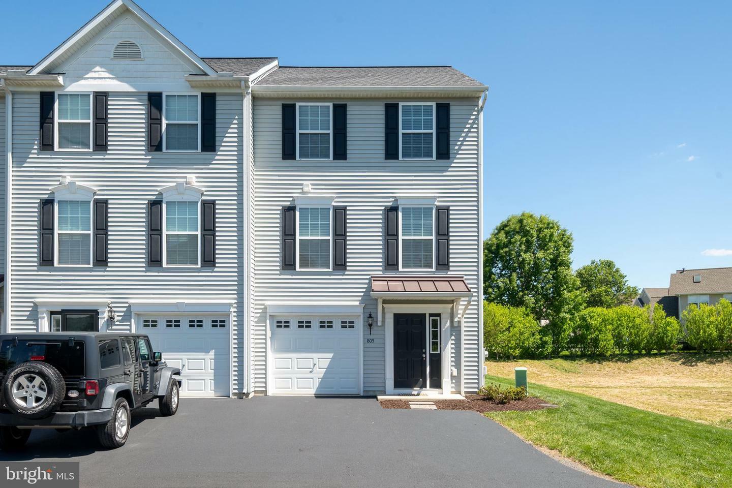 Property Photo: 805 Heather Way PA 19543