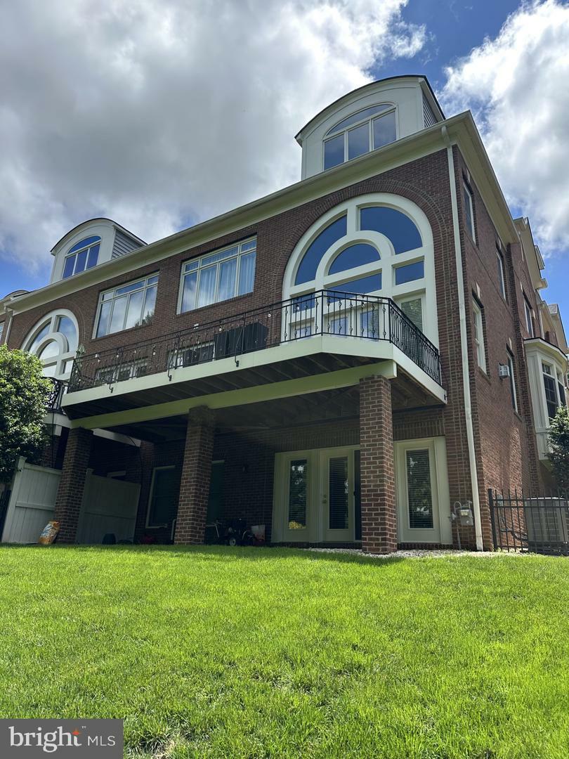 Property Photo: 43710 Burning Sands Terrace VA 20176