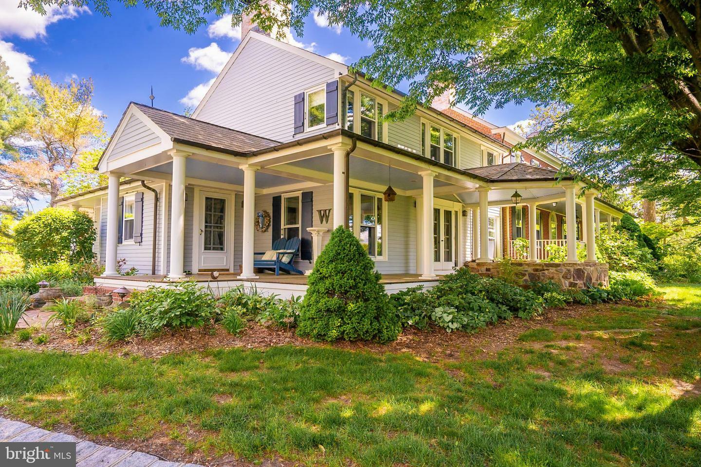 Property Photo:  7 Finch Court  NJ 08550 