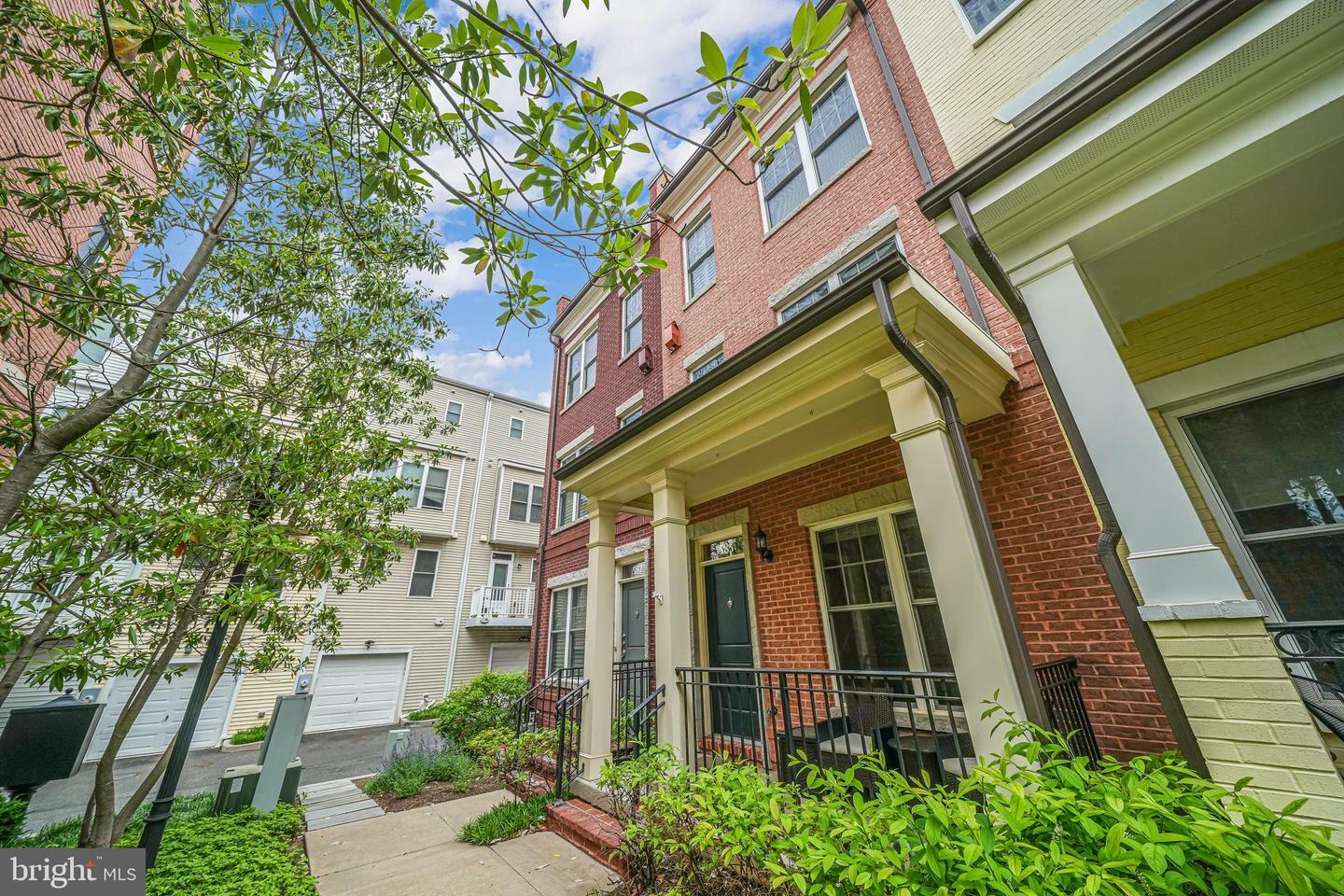 Property Photo: 585 Regent Place NE DC 20017