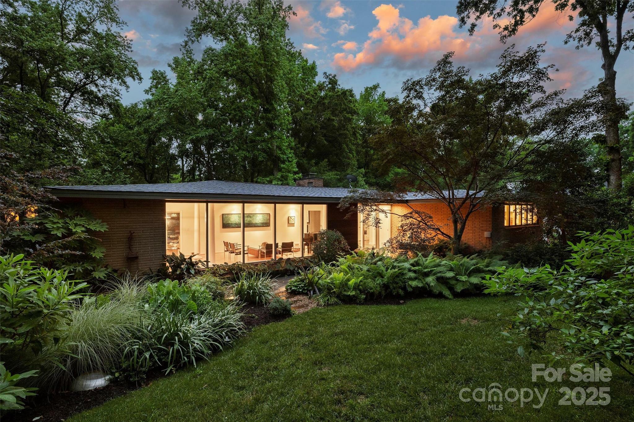 Property Photo: 2600 Cloister Drive NC 28211