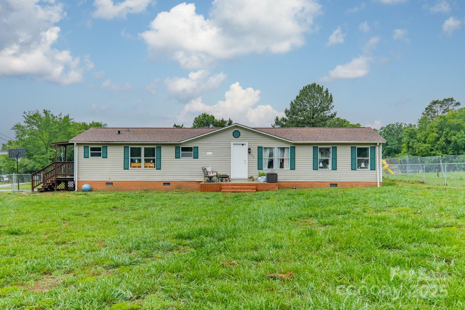 Property Photo: 110 Crescent Heights Drive NC 28146