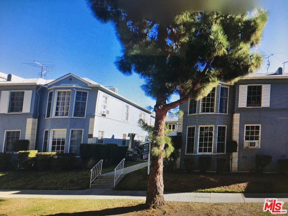 Property Photo: 460 460 1/4 Kelton Ave CA 90024