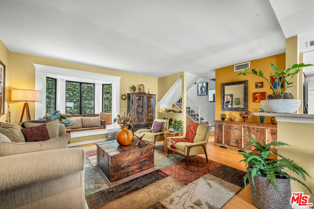 Property Photo: 14715 Saticoy St CA 91405