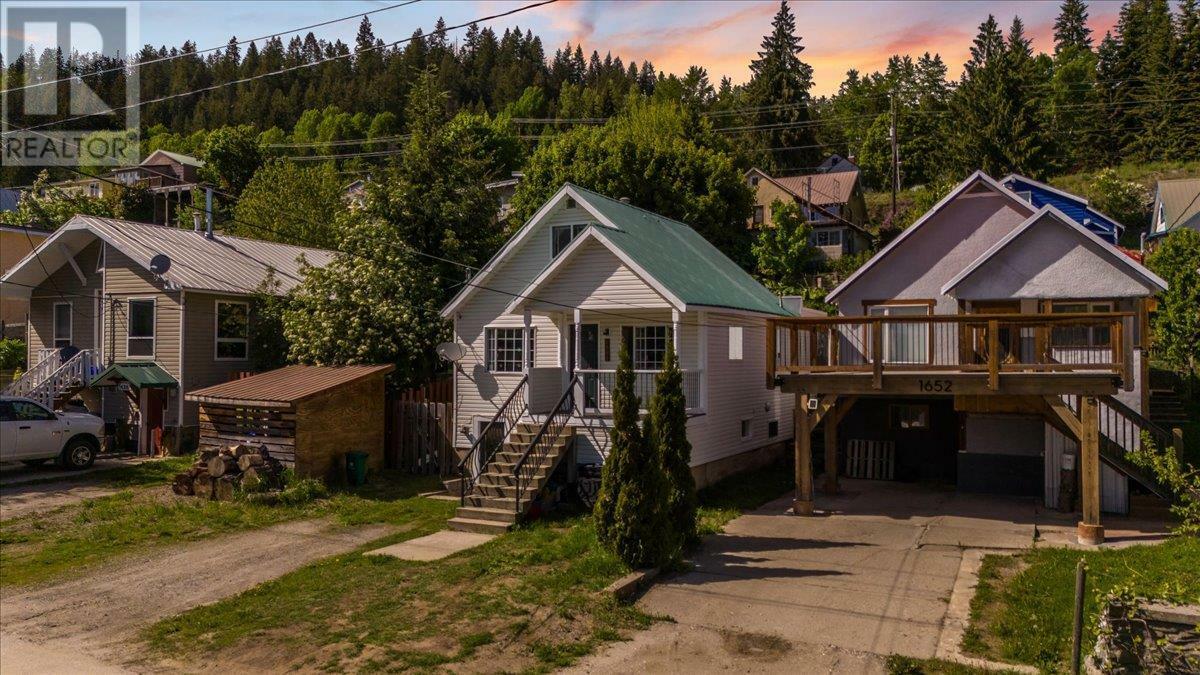 Property Photo: 1644 Leroi Avenue BC V0G 1Y0
