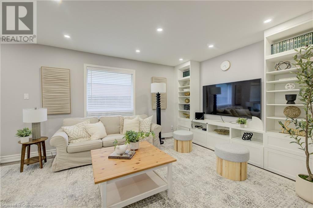 Property Photo: 3210 Anderson Crescent ON L5N 2Y5