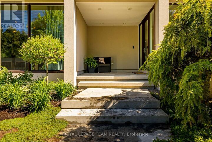 Photo de la propriété: 14 Kanata Rockeries Private ON K2K 3P4