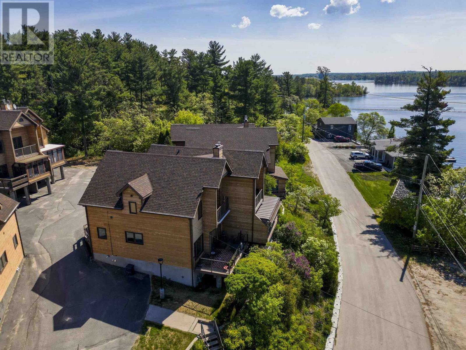 Property Photo: 4 35 Nash Street ON P9N 3V2