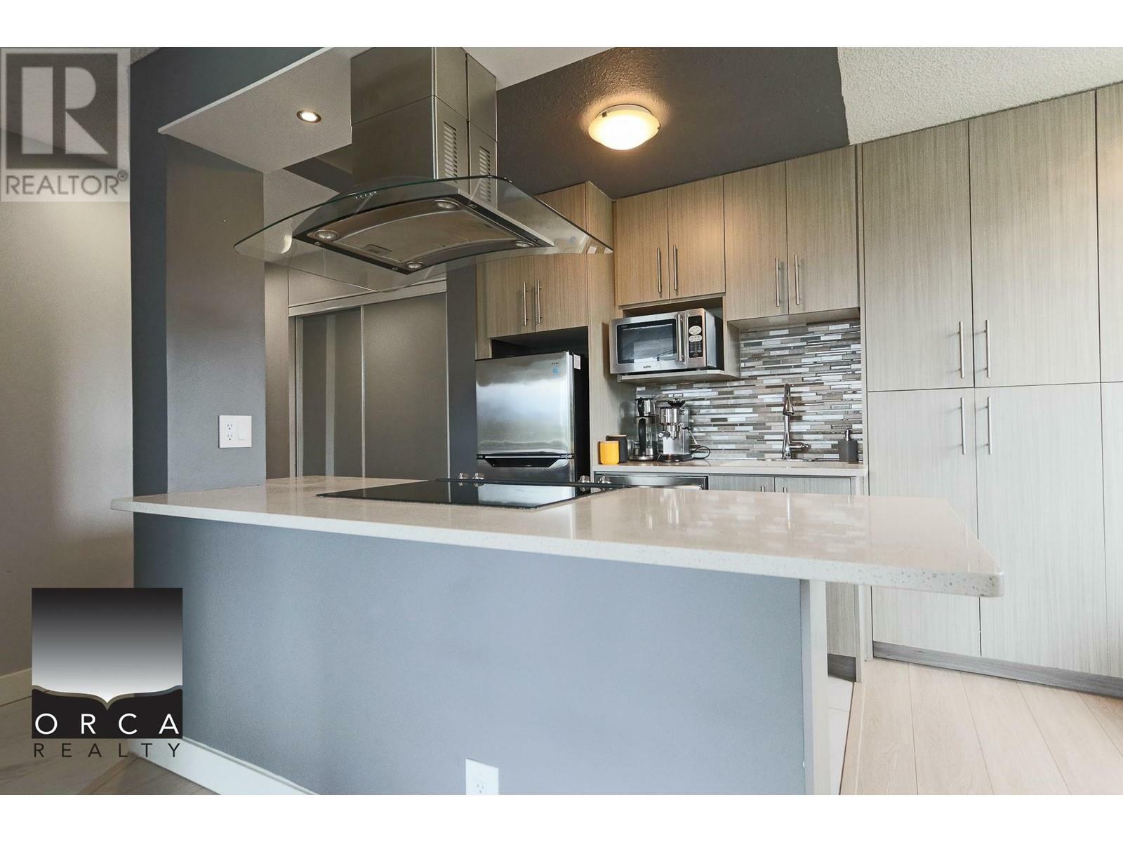 Property Photo:  2016 Fullerton Avenue 1704  BC V7P 3E6 