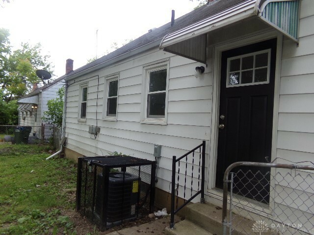 Property Photo:  1430 Shaftesbury Road  OH 45406 