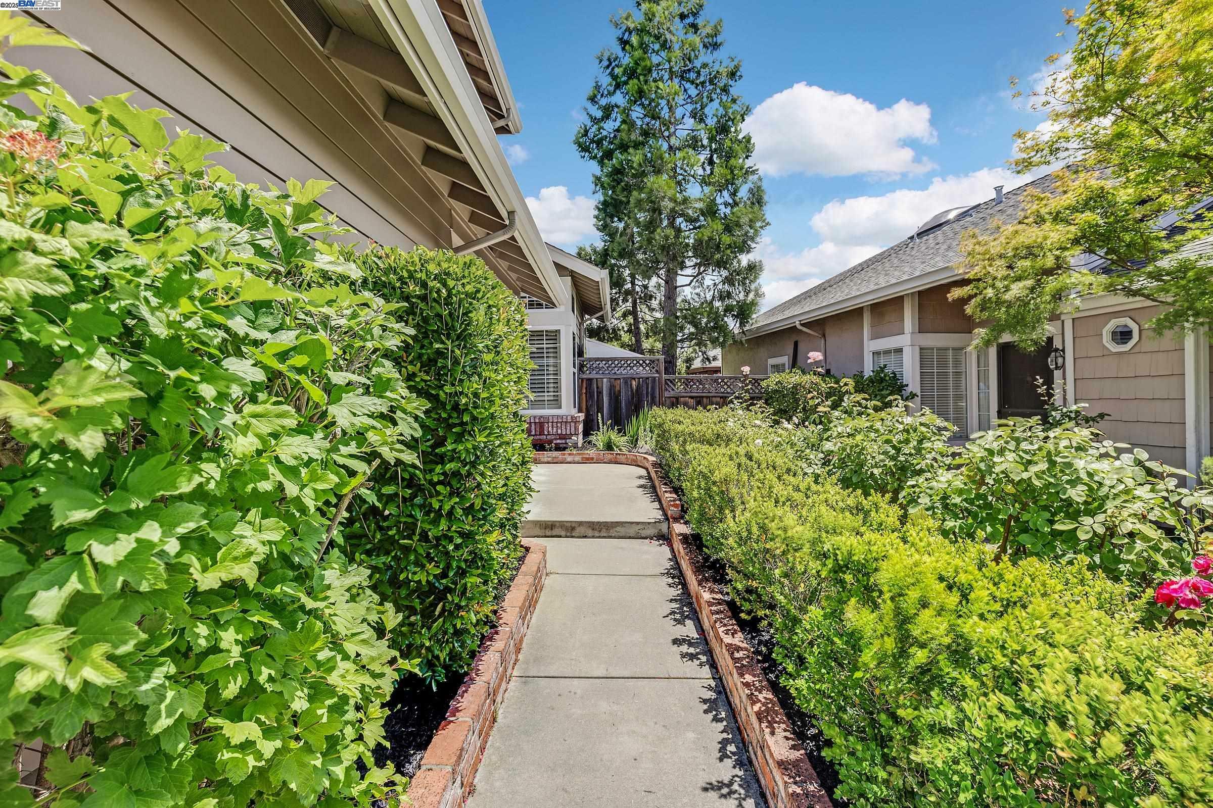 Property Photo: 7777 Crossridge Rd CA 94568