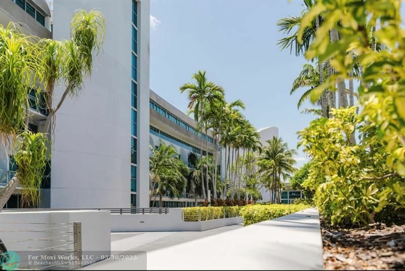 2950 NE 188th St 421  Miami FL 33180 photo