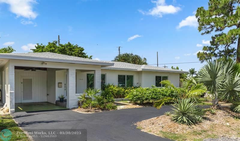 Property Photo:  1549 NE 27th St  FL 33334 