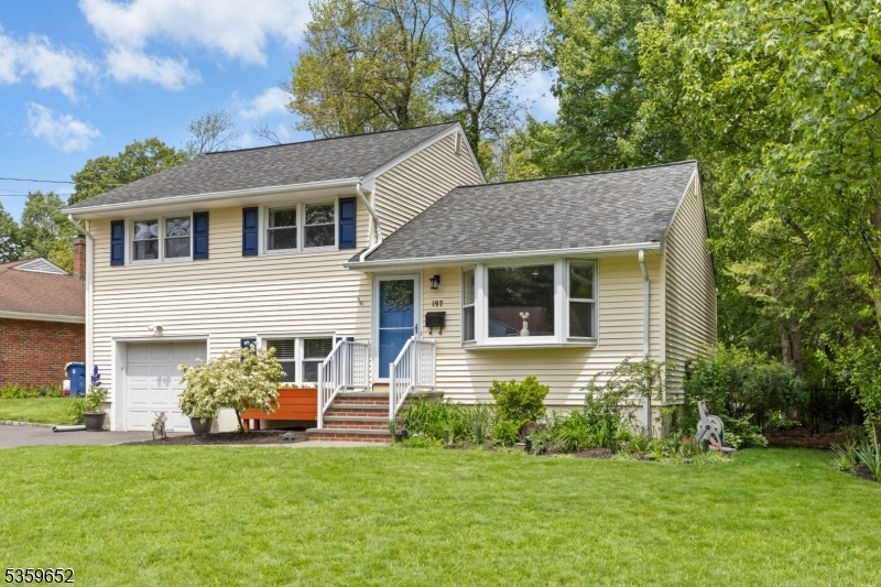 Property Photo:  197 Pleasant Ave  NJ 07023 