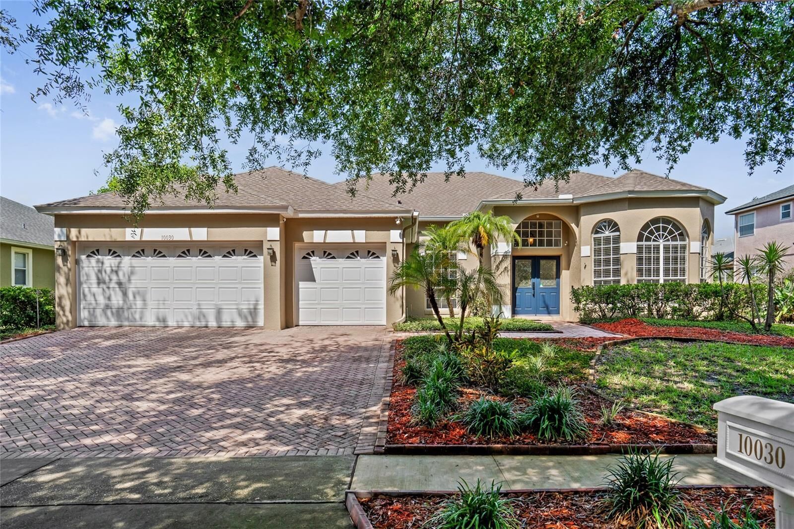 Property Photo: 10030 Chatham Oaks Court FL 32836