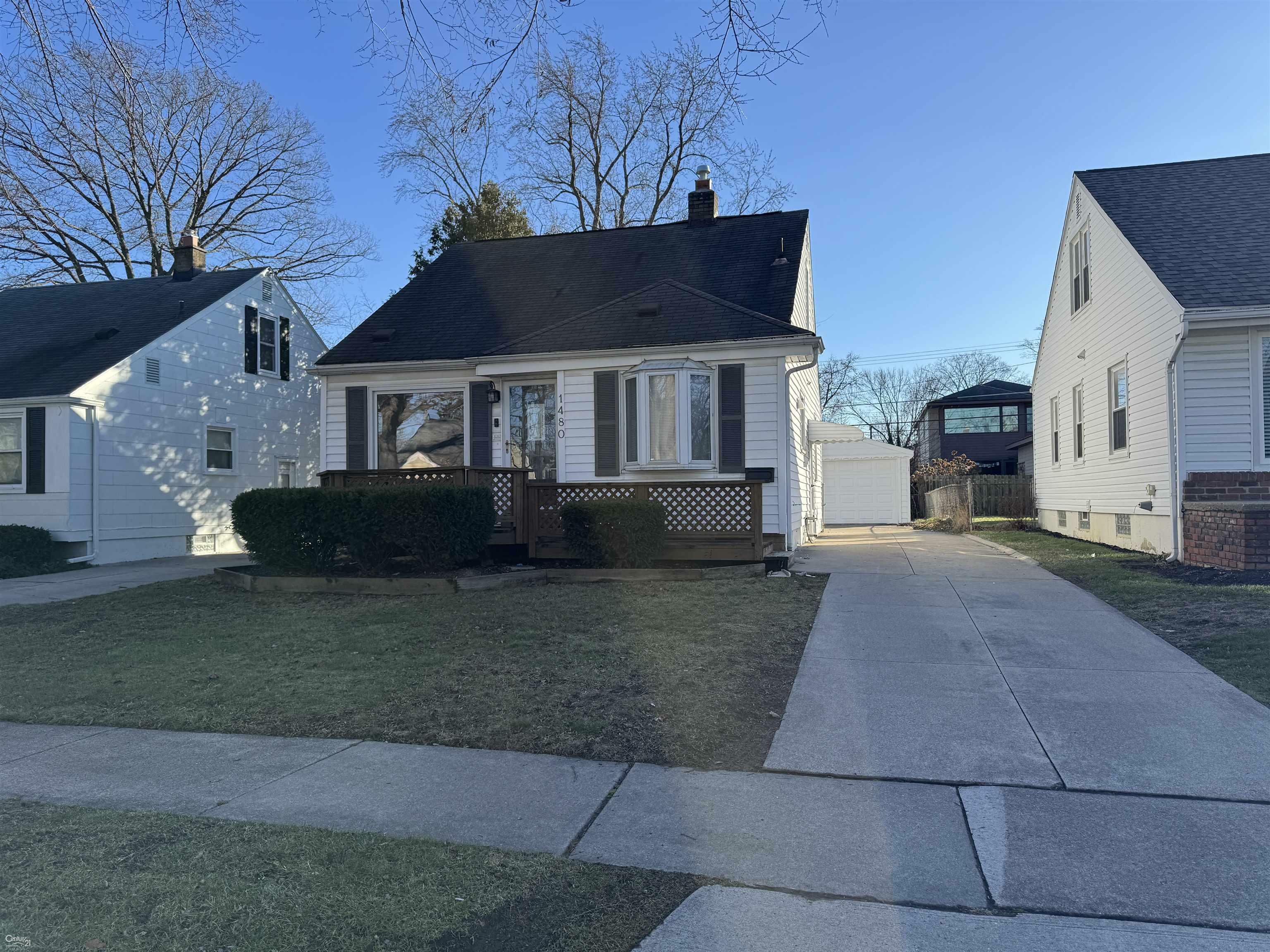 Property Photo: 1480 E Lincoln Street MI 48009