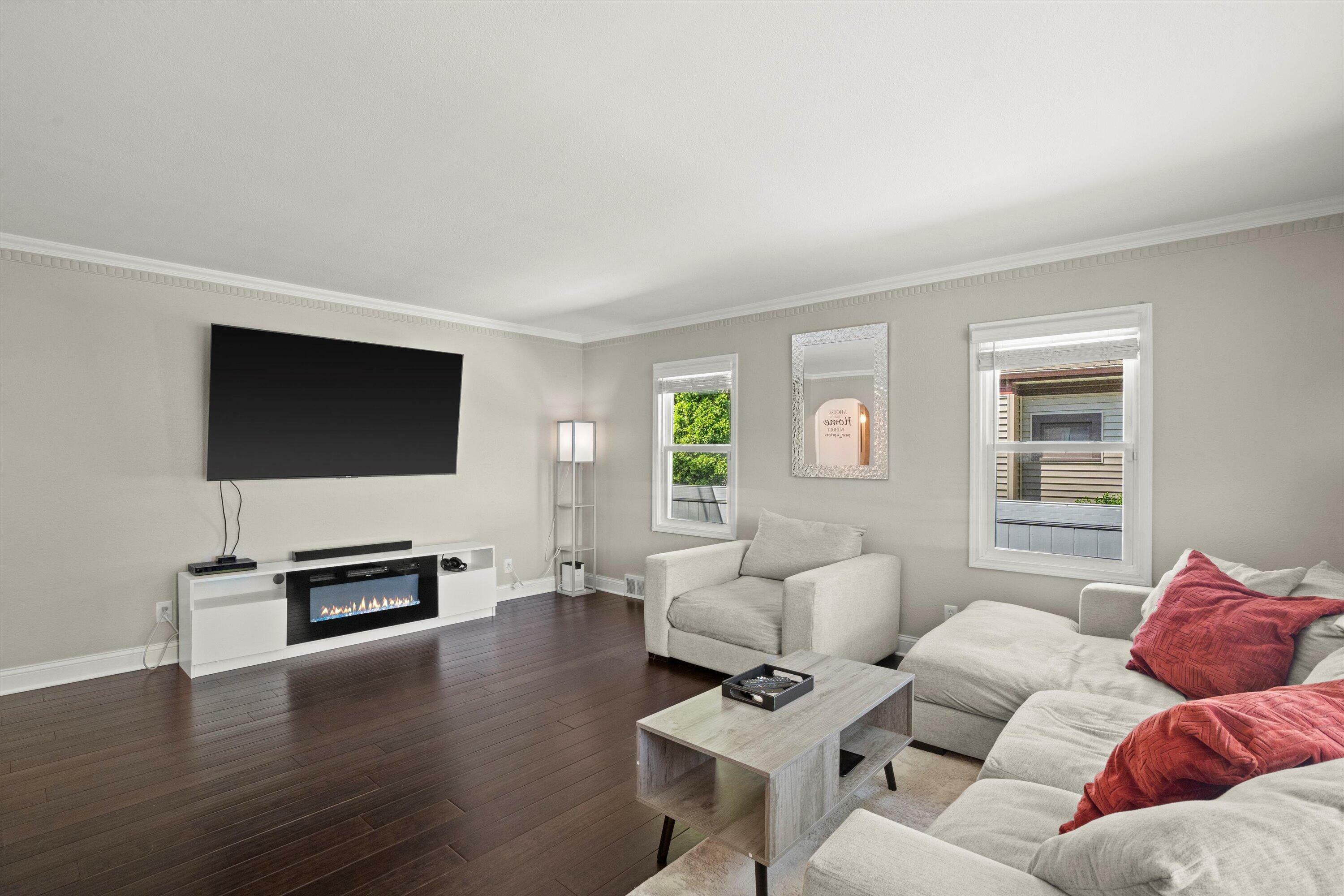 Property Photo: 915 E Ohio Ave WI 53207