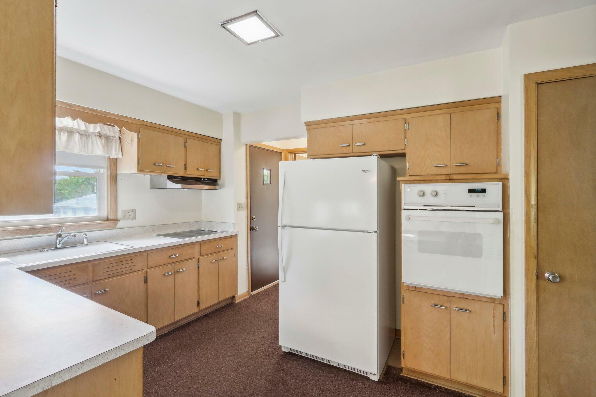 Property Photo: 1424 S Arcadian Dr WI 53151
