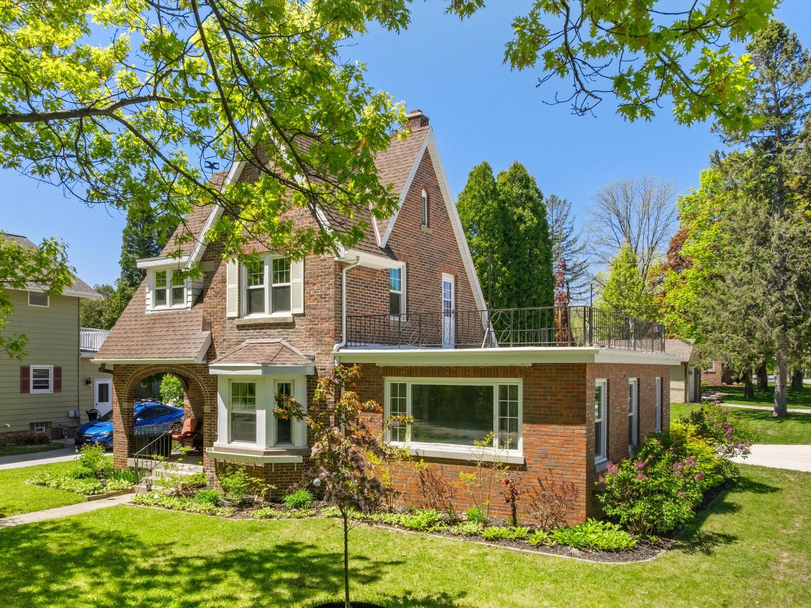 Property Photo:  605 East Riverside Dr  WI 53044 