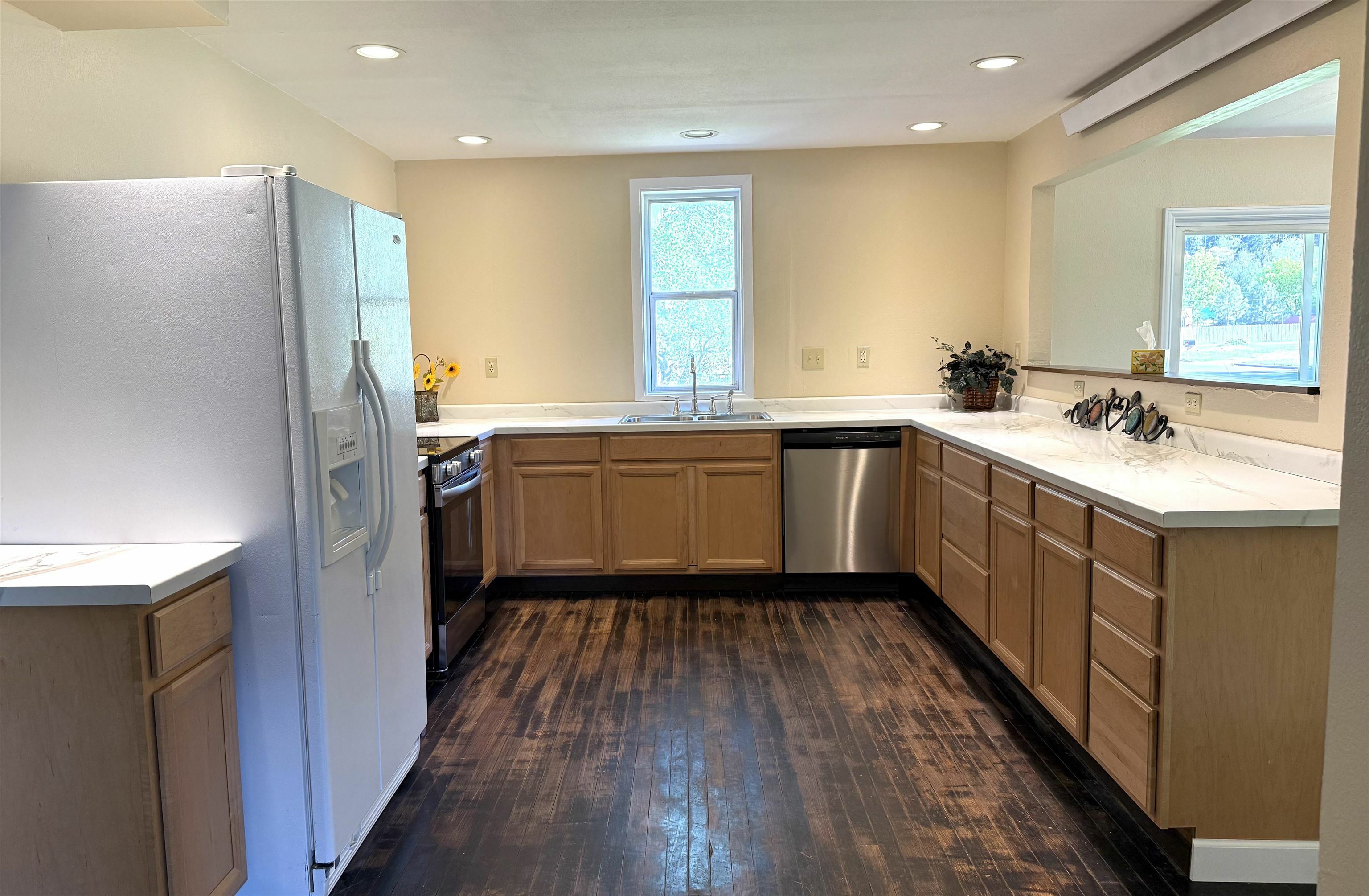 Property Photo: 1001 S 6th Street SD 57747-0000