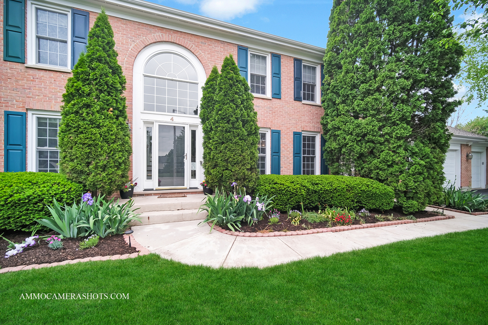 Property Photo: 4 Dryden Court IL 60102
