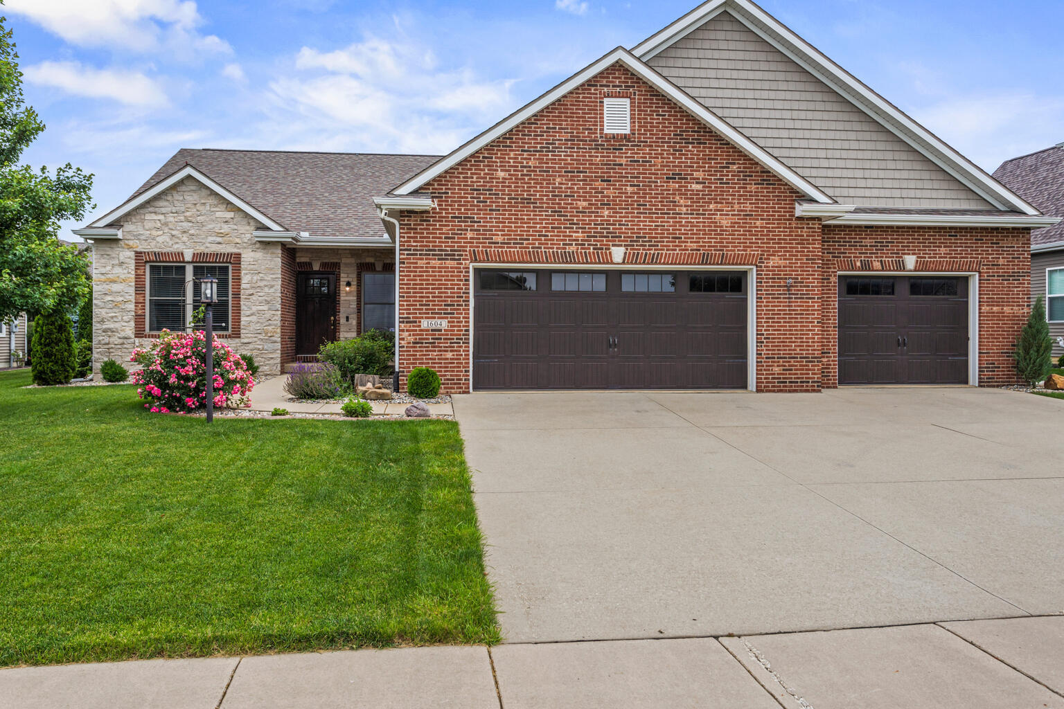 Property Photo: 1604 Kassen Avenue IL 61853