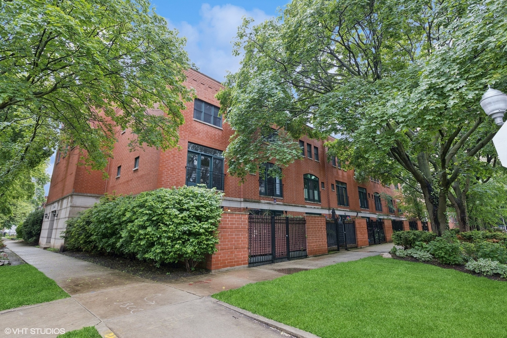 Property Photo: 5844 N Hermitage Avenue A IL 60660