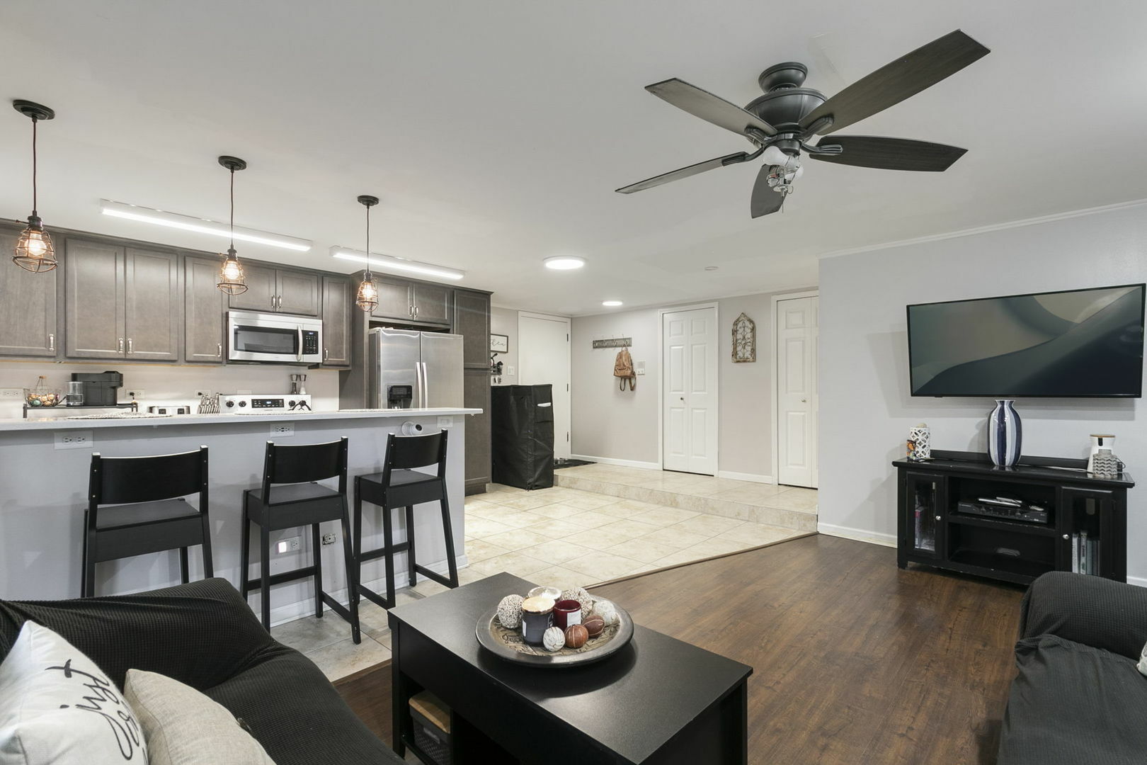 Property Photo: 14001 James Drive 704 IL 60418