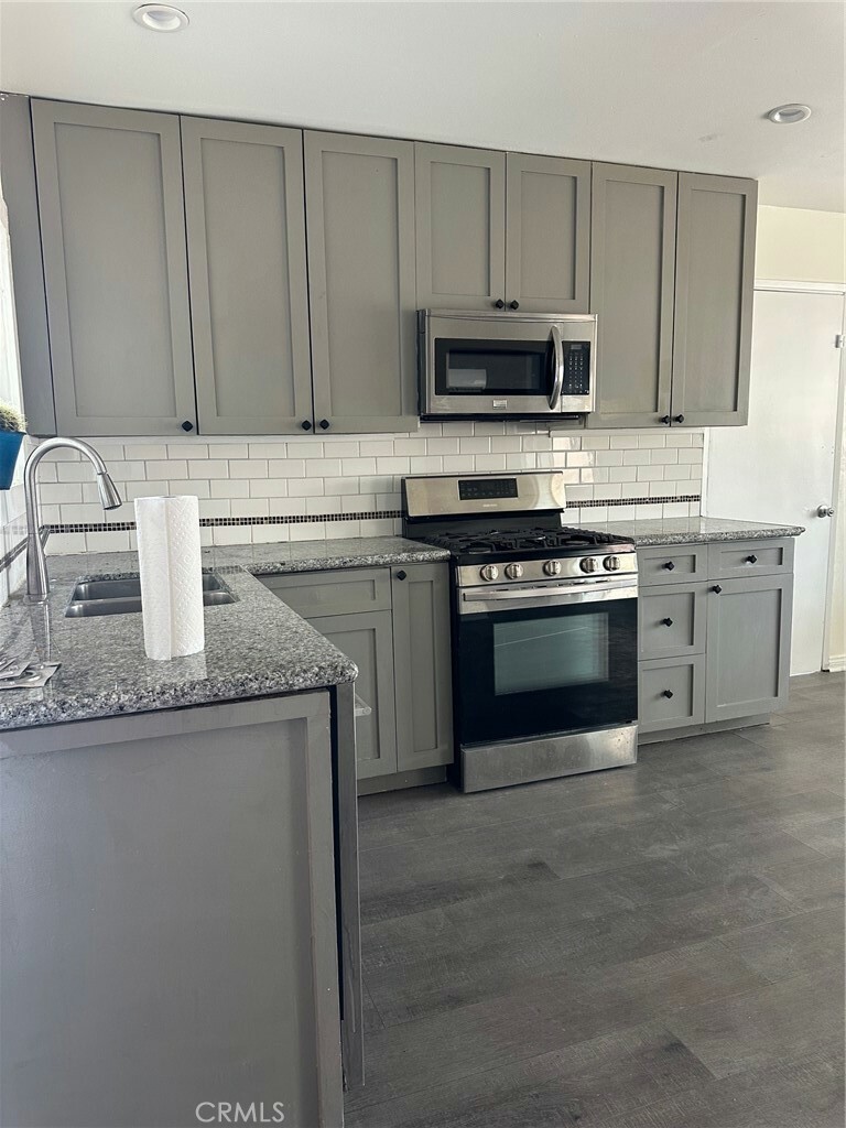Property Photo: 45208 17th Street W CA 93534