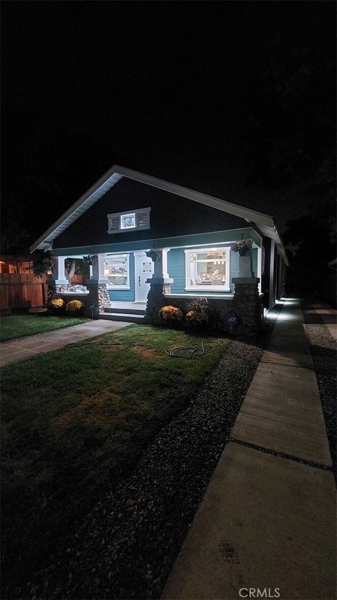 Property Photo: 1322 N June Street CA 90028