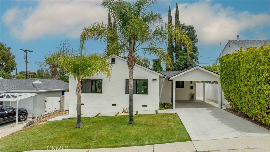 Property Photo: 5132 Avenida Oriente CA 91356