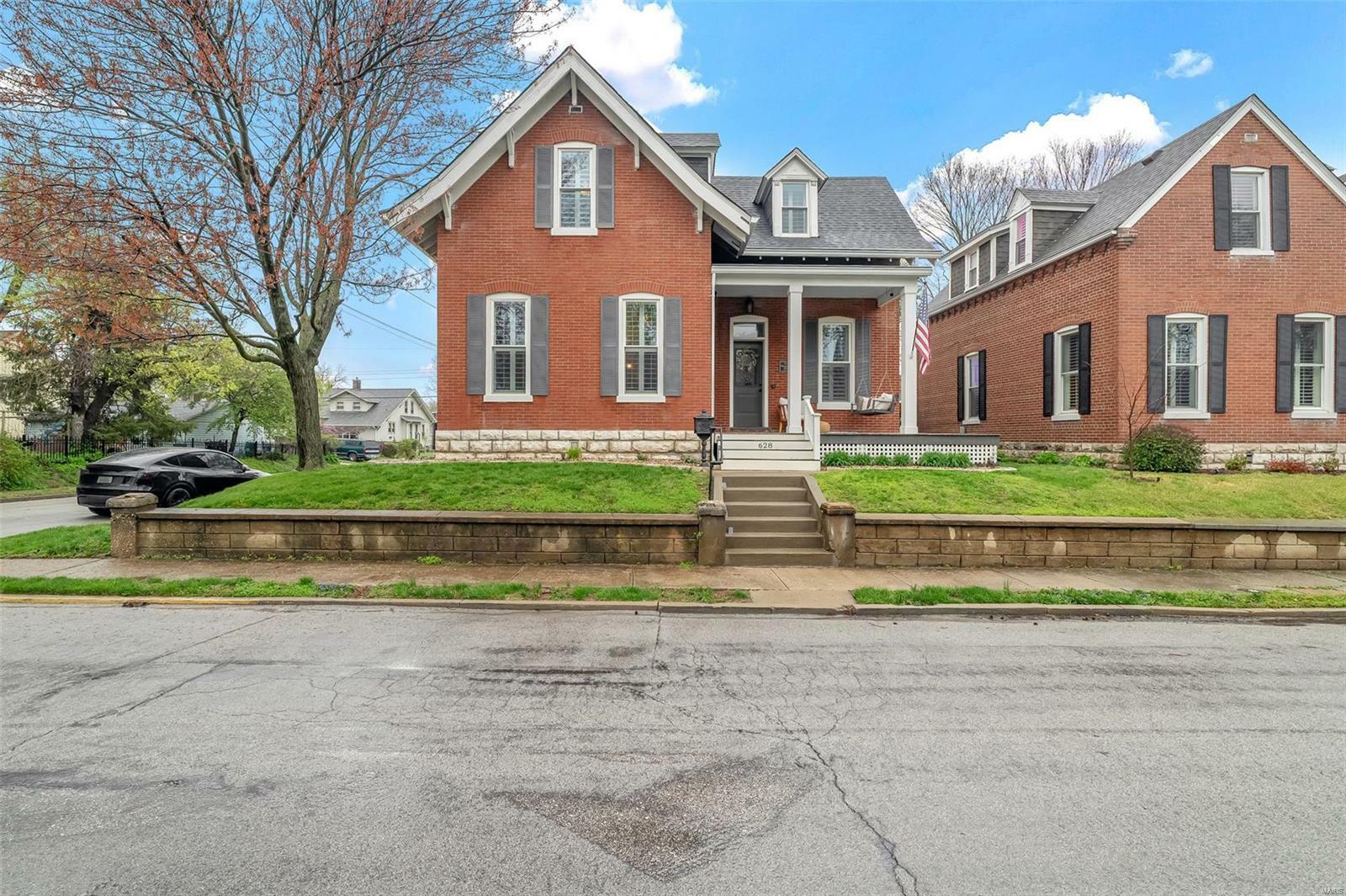 Property Photo: 628 Washington Street MO 63301