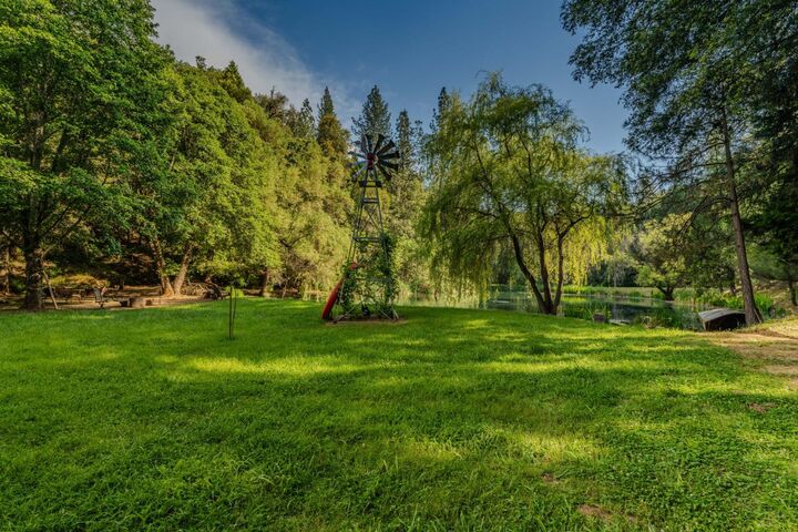Property Photo:  