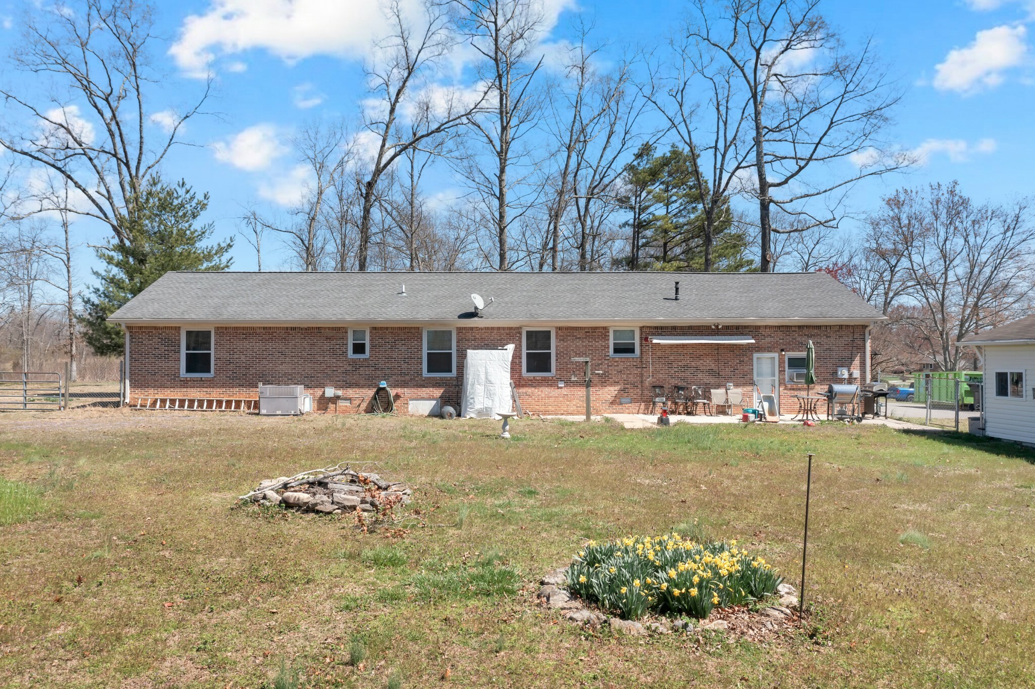 Property Photo: 203 Larkway Dr TN 37388