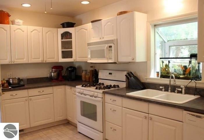 Property Photo:  829 E Eighth  MI 49686 