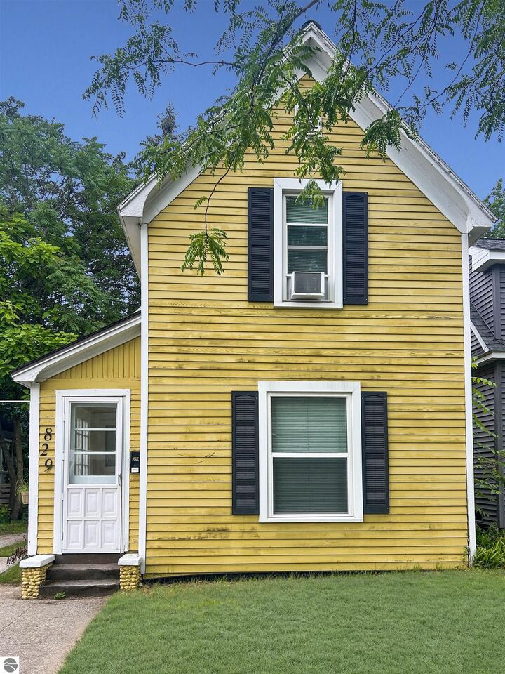 Property Photo:  829 E Eighth  MI 49686 