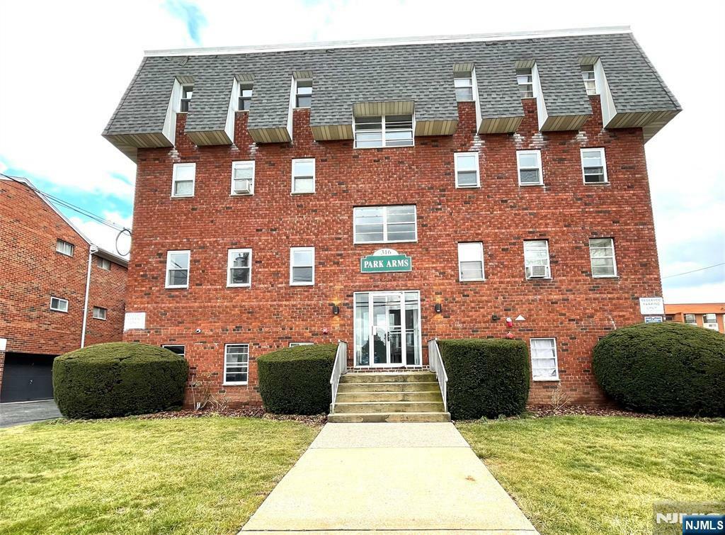Property Photo: 316 Park Street 3C NJ 07601